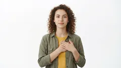 Laut Psychologie verbergen Menschen, die immer freundlich zu allen sind, oft eine tiefe emotionale Erschöpfung, die nur wenige Menschen bemerken.