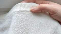 Wie man Fusseln auf Kleidung ohne Maschine entfernt: wirksame Methoden, die Sie bestimmt noch nicht kannten