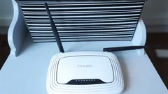 Wir sind sicher, dass Sie Ihre WLAN-Antennen richtig einstellen – hier sollten sie für einen besseren Empfang ausgerichtet sein